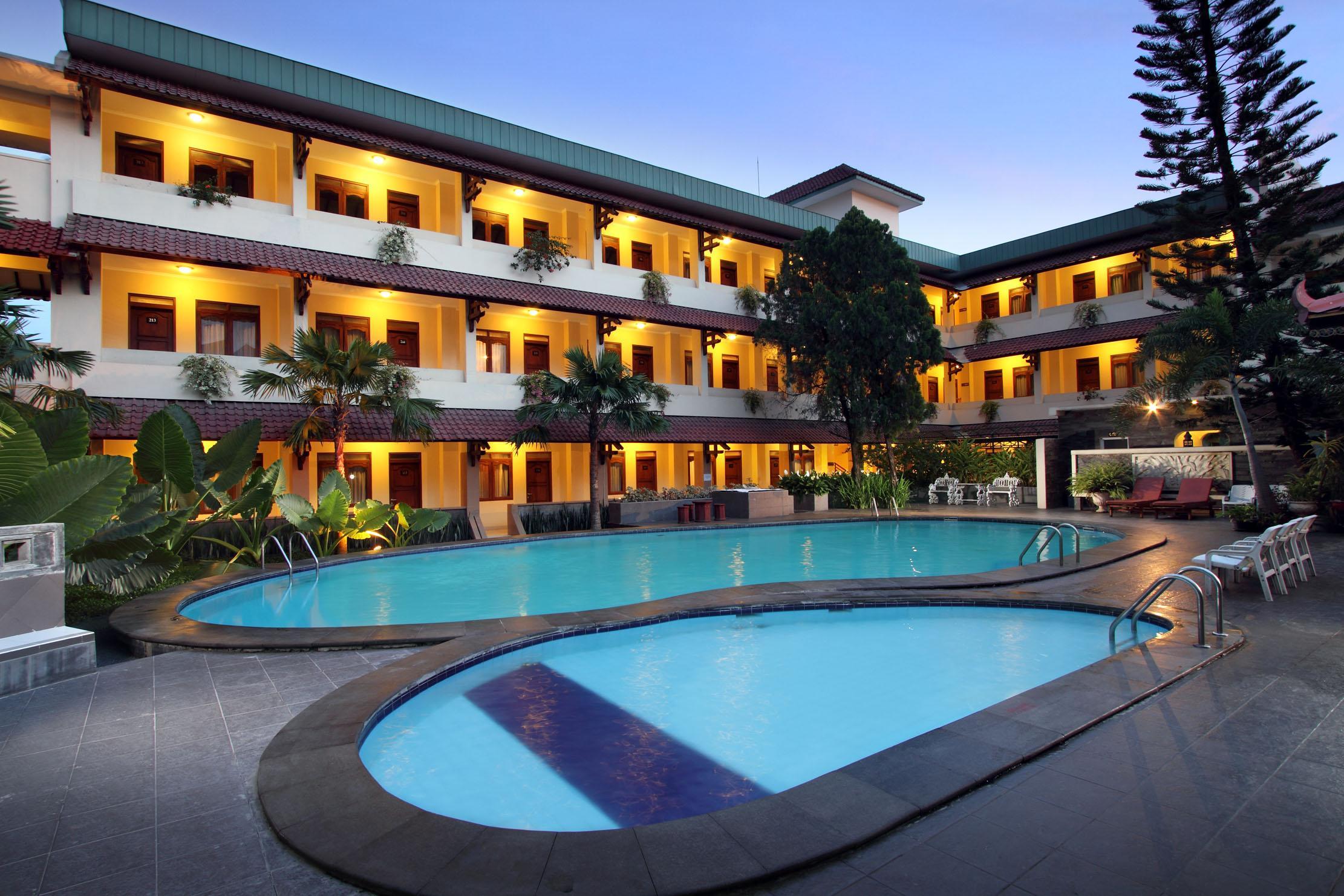 Cakra Kembang Hotel Kejayan Exterior photo