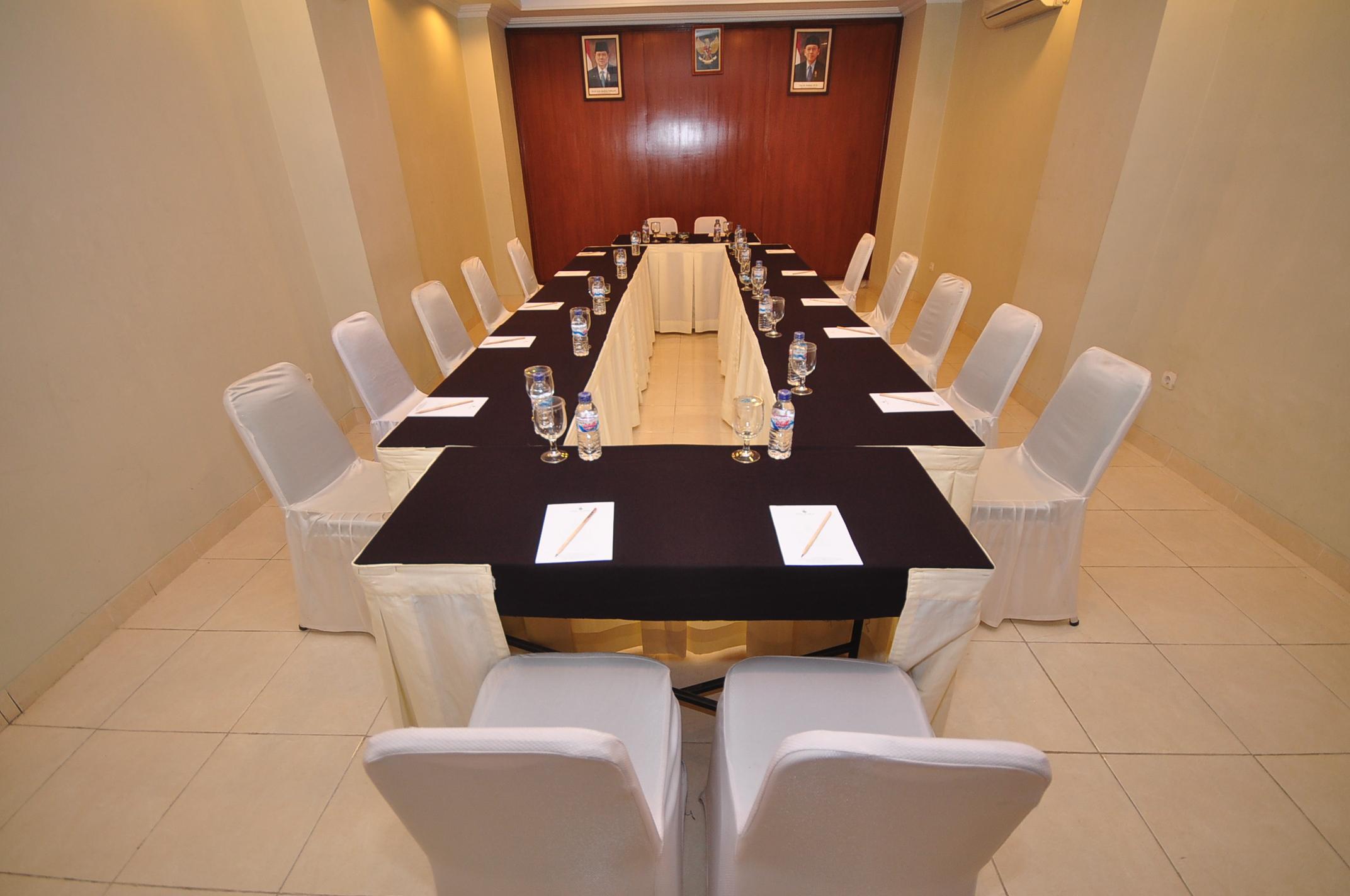 Cakra Kembang Hotel Kejayan Exterior photo