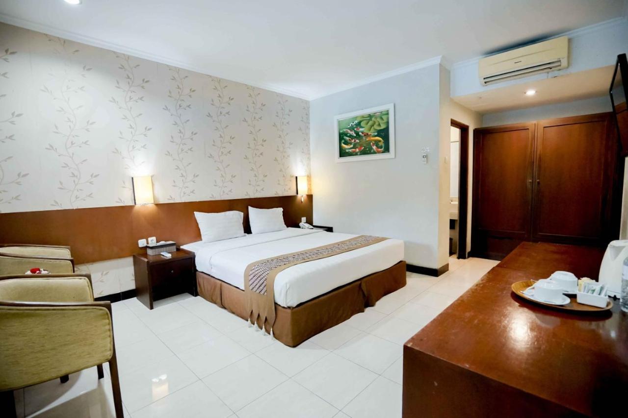 Cakra Kembang Hotel Kejayan Exterior photo